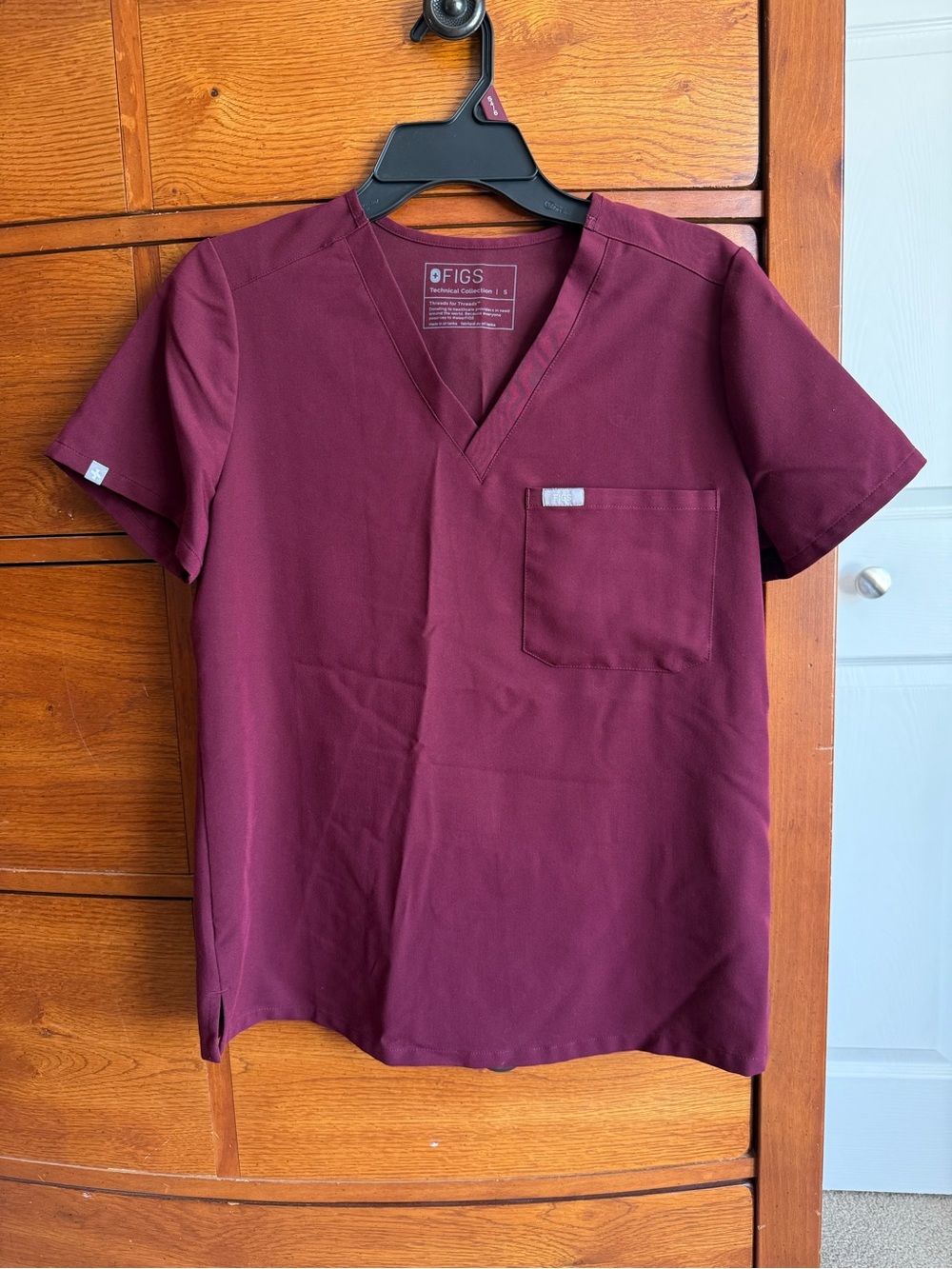 FIGS Catarina Scrub Top Maroon SM Women’s